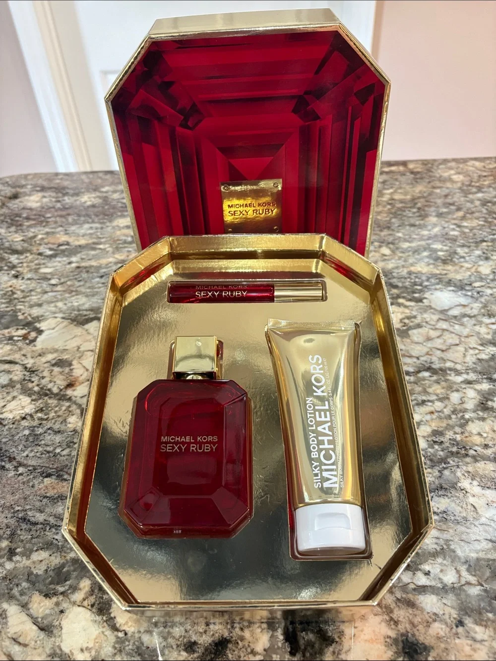 NWT Michael Kors Sexy Ruby 3 Piece Gift Set